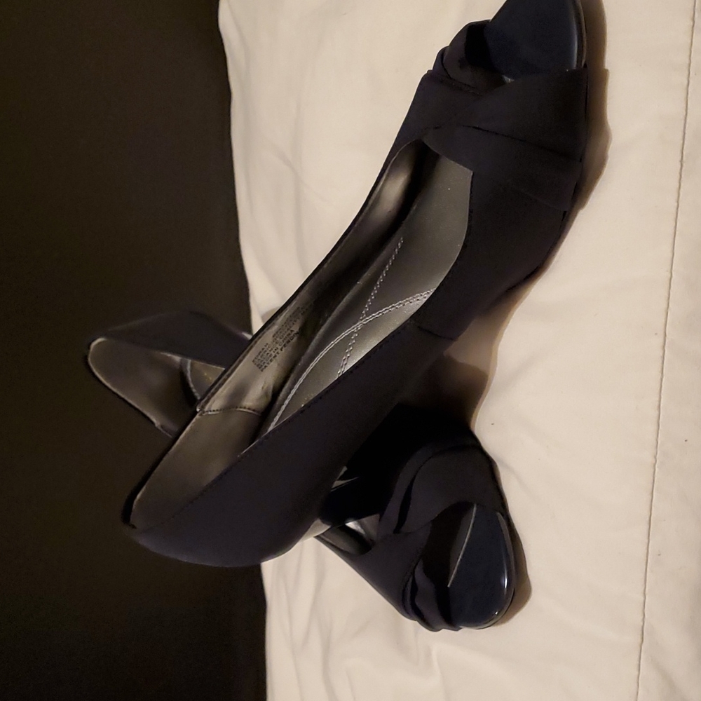 Black Naturalizer Open Toe wide heel satin pumps